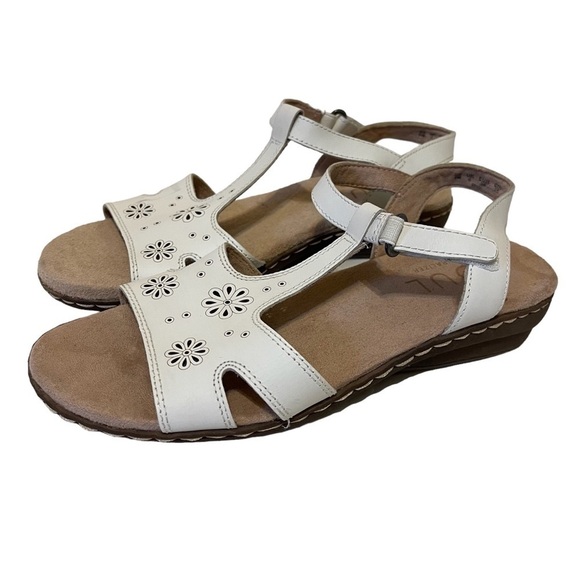 SOUL By NATURALIZER Brio T-Strap Women’s Leather Sandals - Picture 2 of 6